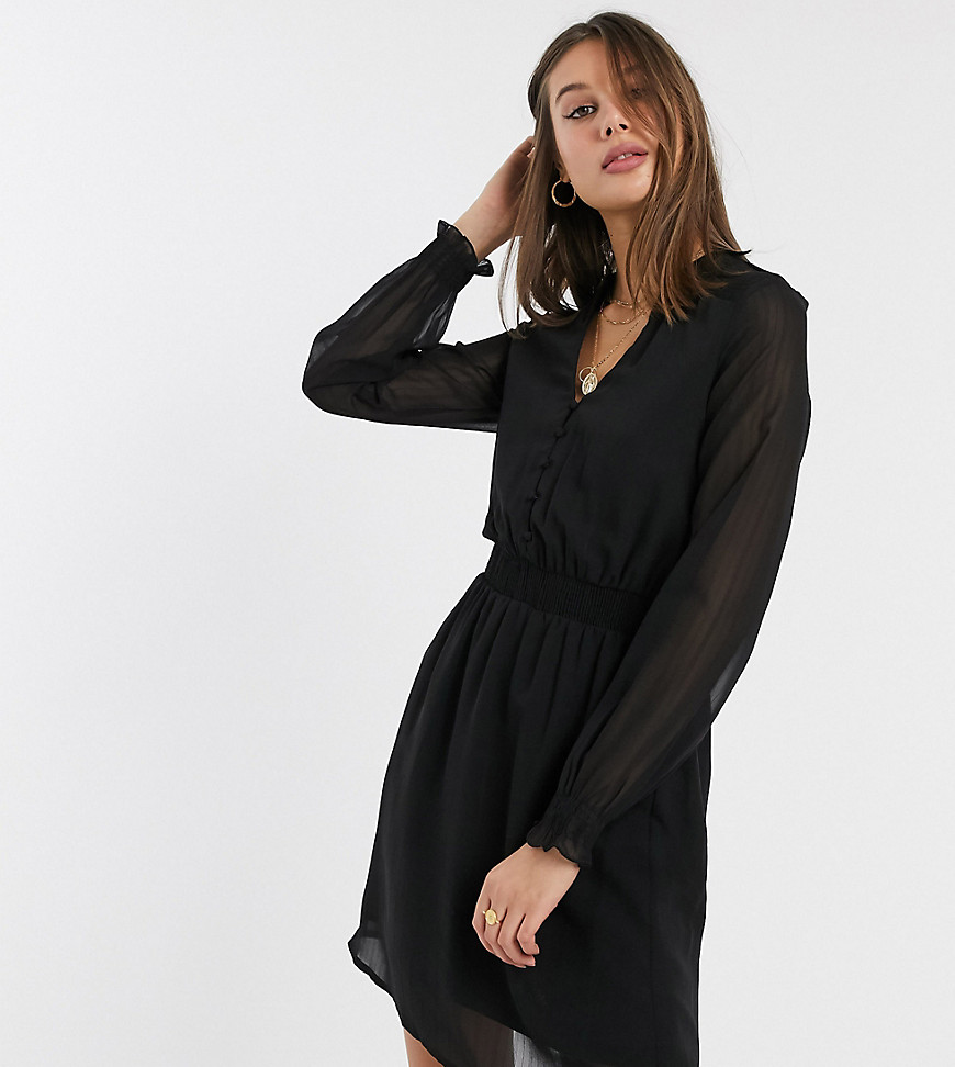 Vero Moda Tall - Chiffon jurk met gesmokte taille in zwart