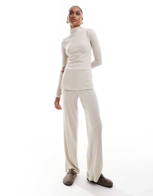 Vero Moda Tall - Coordinato color pietra in jersey a coste con top taglio lungo e pantaloni con fondo ampio