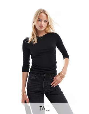 Vero Moda Tall - Figurbetontes T-Shirt in Schwarz mit U-Boot-Ausschnitt und 3/4 Ärmeln