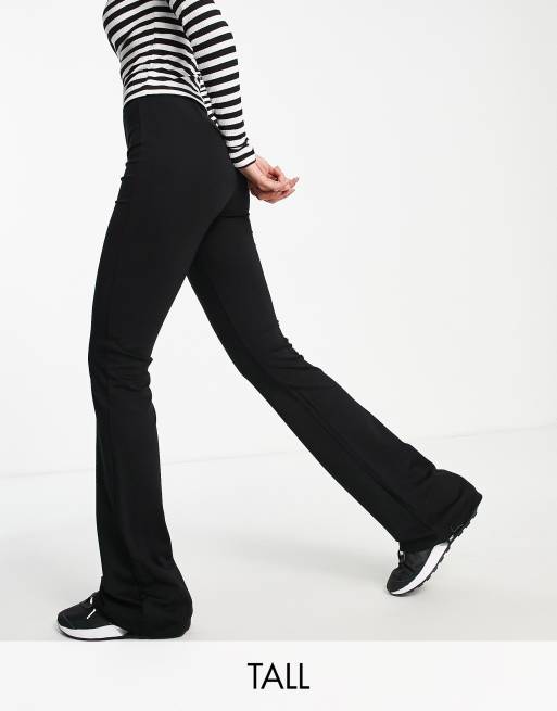 Vero Moda Tall - Flared jeans in zwart 