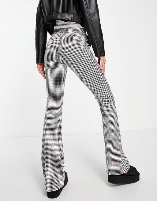 Vero Moda Tall flared trousers in black gingham, 3 of 4