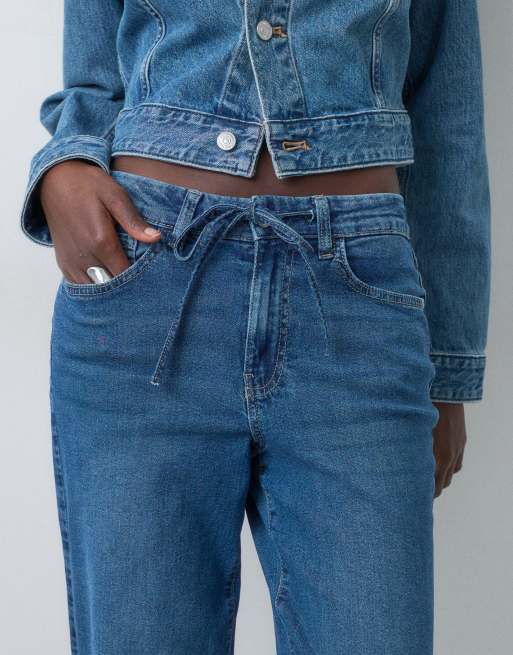 Vero Moda Tall Flora High-Rise Straight-Leg-Jeans mit Gürtel in mittelblauem Denim, 4 von 5