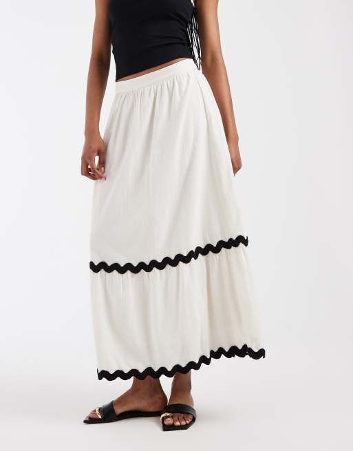 Vero Moda Tall full tiered maxi skirt with contrast scallop trim in cream, 2 of 5
