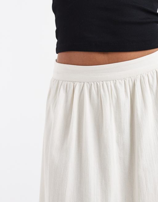 Vero Moda Tall full tiered maxi skirt with contrast scallop trim in cream, 3 of 5