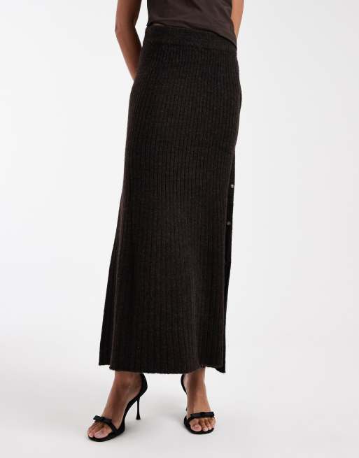 Vero Moda Tall - Geribbelde gebreide midi rok met knopen aan de zijkant in gemêleerd chocoladebruin, 5 van 5