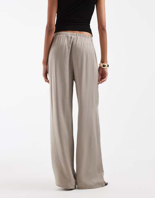 Vero Moda Tall gestructureerde satijnen broek met wijde pijpen in stone, 5 van 5
