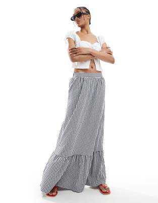 Vero Moda Tall - Gestufter Maxirock in Schwarz mit Vichy-Karos