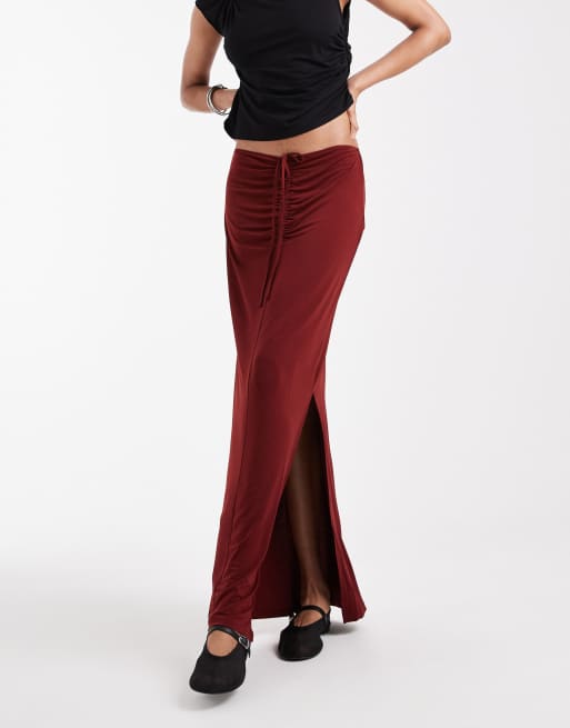 Vero Moda Tall - Gonna lunga sinuosa arricciata sul davanti color bordeaux, 2 di 5