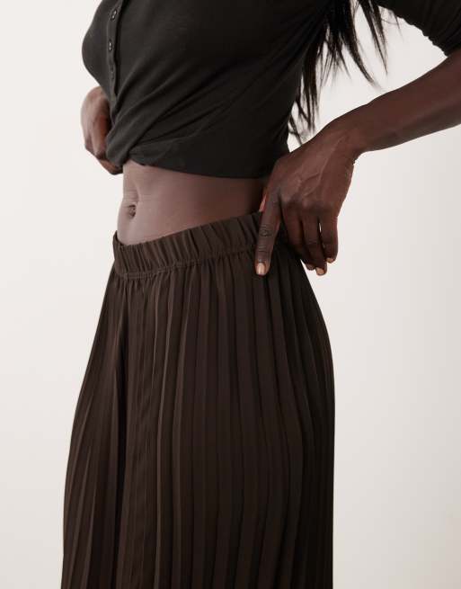 Vero Moda Tall high waist wide leg plisse pant in chocolate brown, 2 of 5