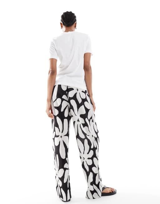Vero Moda Tall high waist wide leg plisse pants in tropical conversational print, 2 of 5
