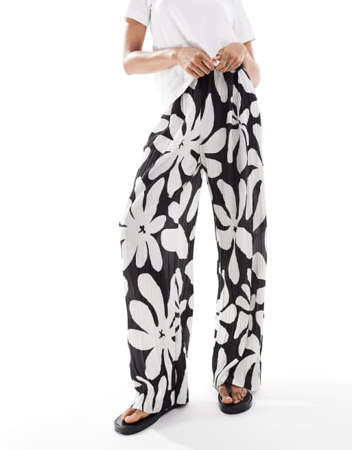 Vero Moda Tall high waist wide leg plisse pants in tropical conversational print, 3 of 5