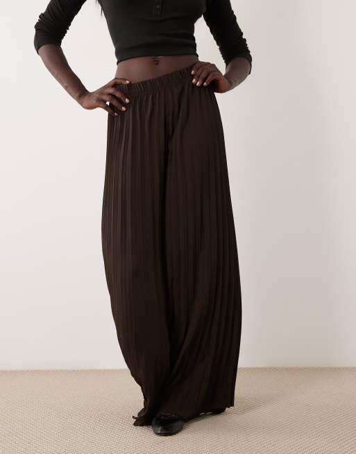 Vero Moda Tall high waist wide leg plisse trouser in chocolate brown, 3 of 5