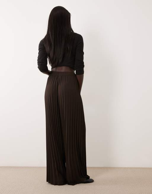 Vero Moda Tall high waist wide leg plisse trouser in chocolate brown, 4 of 5
