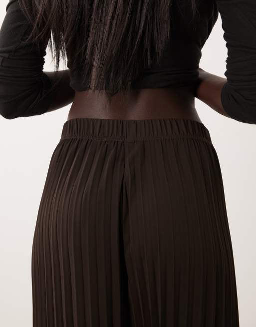 Vero Moda Tall high waist wide leg plisse trouser in chocolate brown, 5 of 5