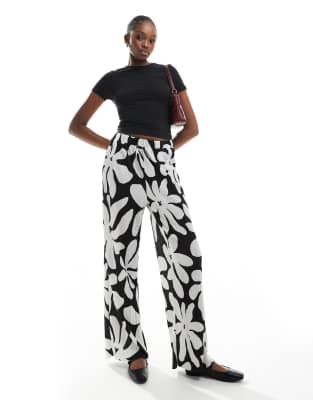Vero Moda Tall Vero Moda Tall high waist wide leg plisse trouser in monochrome floral print-Black
