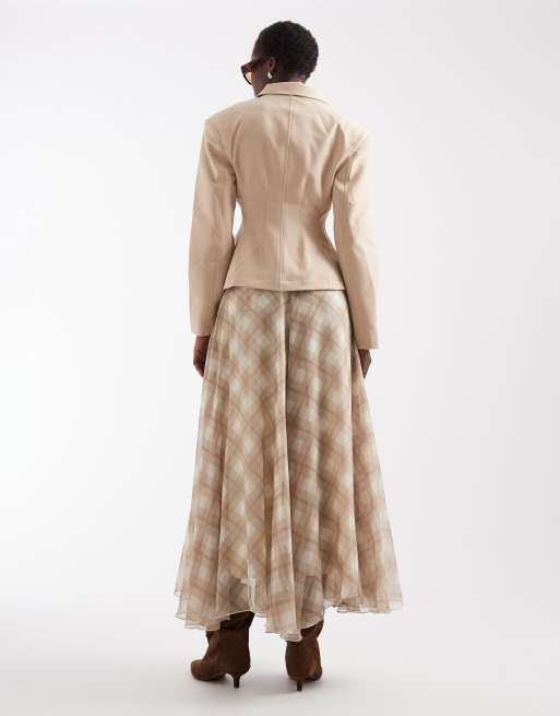 Vero Moda Tall hoch geschnittener asymmetrischer Midirock mit Karomuster in Stone, 4 von 5