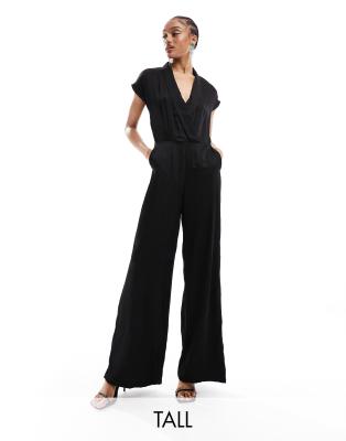 Vero Moda Tall - Hochgeschlossener kurzärmliger Jumpsuit in Schwarz