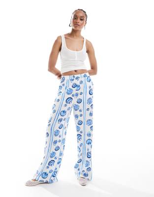 Vero Moda Tall - Hose in Blau mit Muschelmuster und weitem Bein