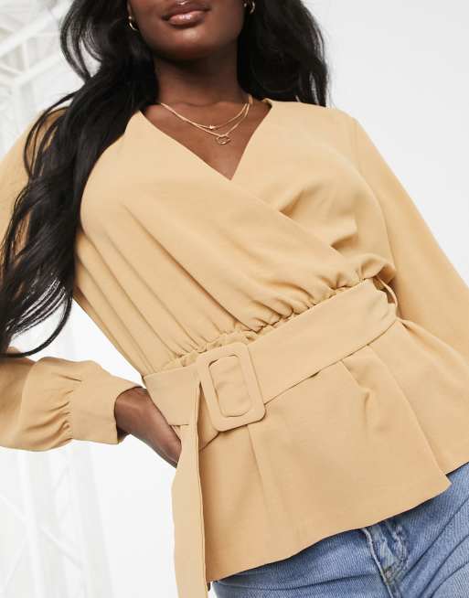 Vero Moda Tall – Jasnobrązowa bluzka kopertowa z paskiem, 3 z 4