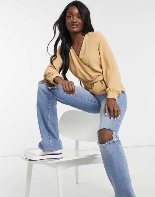 Vero Moda Tall – Jasnobrązowa bluzka kopertowa z paskiem, 4 z 4