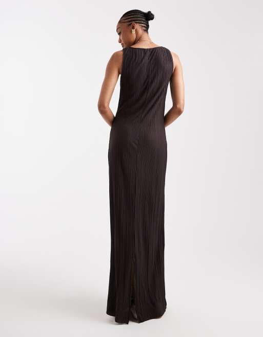 Vero Moda Tall – Maxikleid aus Plissee mit U-Boot-Ausschnitt in