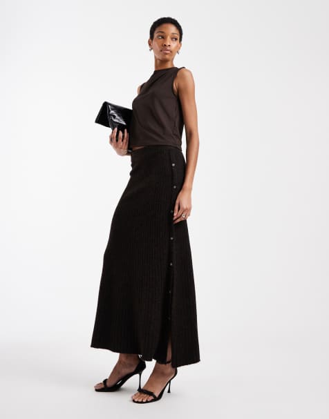 Vero Moda Tall - Meleret chokoladebrun ribstrikket midinederdel med knap i siden - view 1