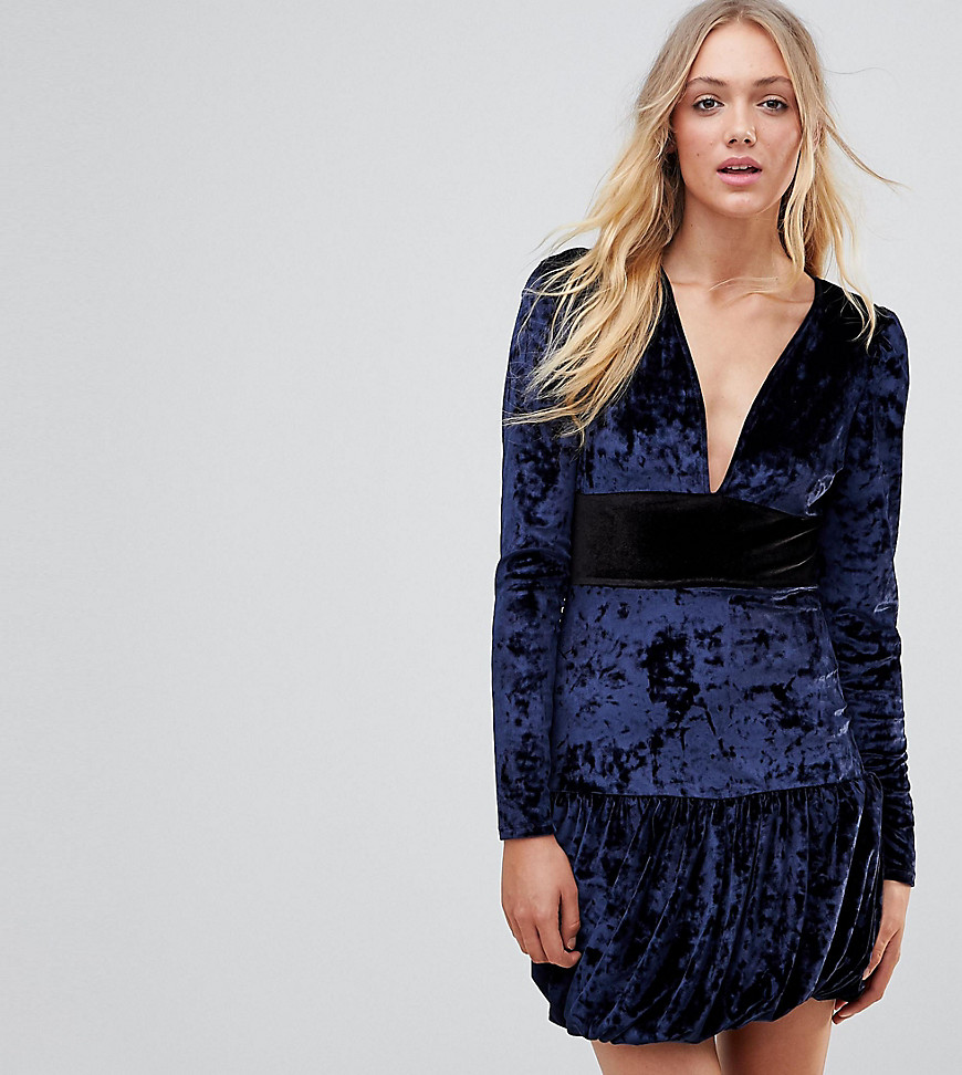 Vero Moda Tall - Vero moda – tall – miniklänning i sammet med volangkant-marinblå