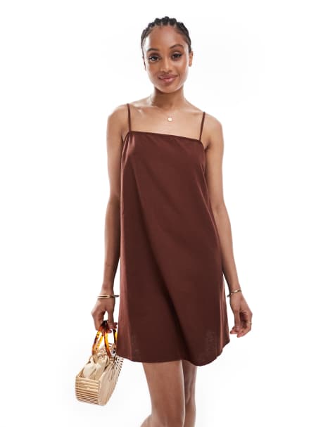 Vero Moda Tall – Minikleid zum Hineinschlüpfen in Schokobraun mit Leinenanteil - view 1
