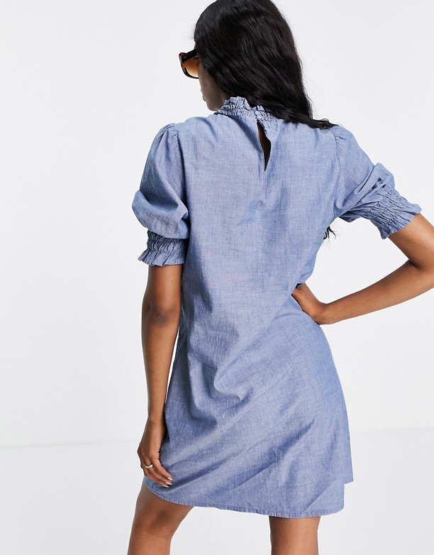 Vero Moda Tall – Niebieska sukienka mini z bufkami z tkaniny chambray Niebieskie Limit 