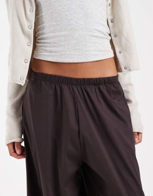 Vero Moda Tall - pantalones anchos globo de popelina en chocolate, 4 de 5