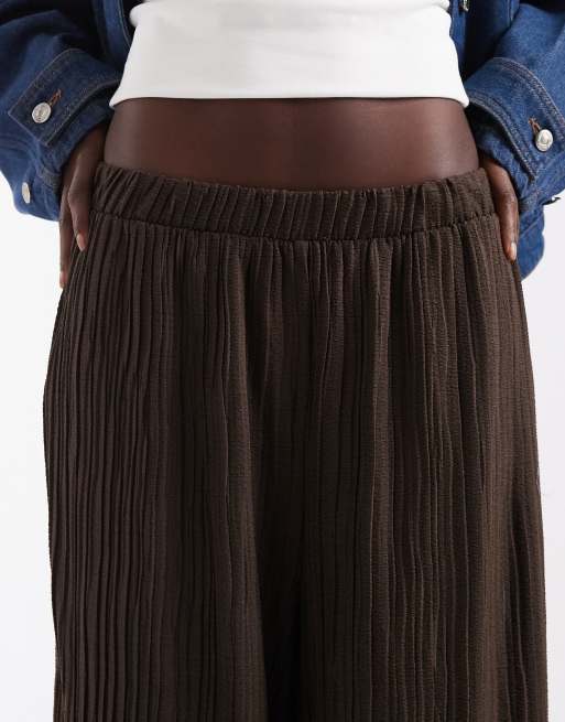 Vero Moda Tall pantaloni plissé a gamba larga marroni, 5 di 5