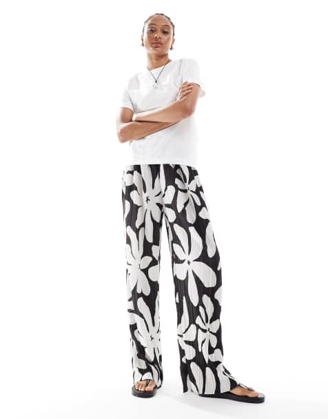 Vero Moda Tall high waist wide leg plisse trouser in tropical conversational print