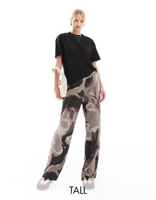 plisse wide leg pants in brown abstract print