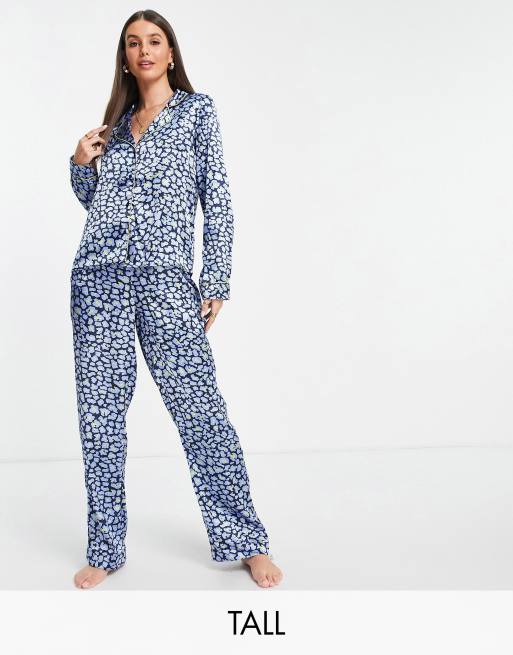 Vero Moda Tall – Pyjamahemd und -hose in blau geblümt