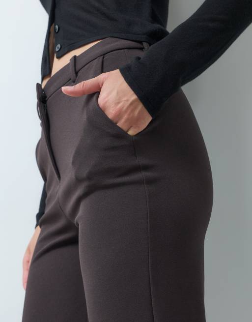 Vero Moda Tall raka jerseybyxor med bälteshällor i chokladbrun, 3 av 5