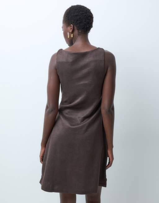 Vero Moda Tall robe courte froncée sans manches couleur marron chocolat, 5 de 5
