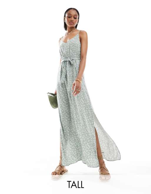 Vero Moda Tall - Robe longue à fleurs avec col V et liens noués à la taille - Vert sauge