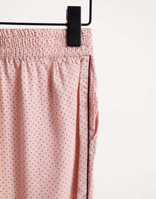 Vero Moda Tall - Satijnen pyjamaset in roze met biezen en stippenprint, 2 van 4