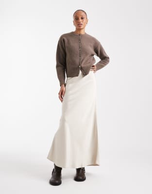 Vero Moda Tall - Satin-Midirock in Steinbeige mit Schrägschnitt-Neutral