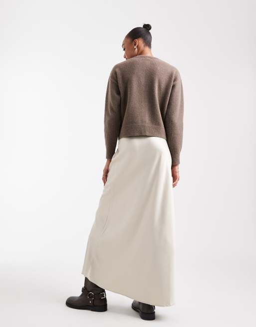 Vero Moda Tall – Satin-Midirock in Steinbeige mit Schrägschnitt, 5 von 5