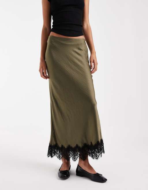 Vero Moda Tall Satin-Midirock mit Spitzensaum in Dunkelgrün, 2 von 5