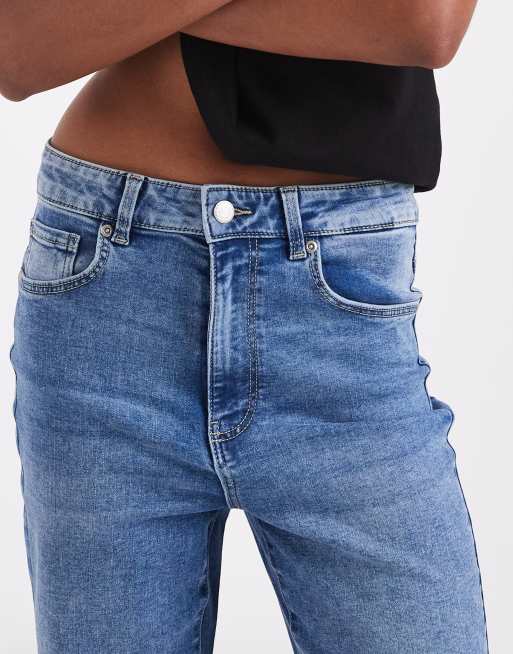 Vero Moda Tall Selina high rise flared jeans in medium blue denim, 4 of 5