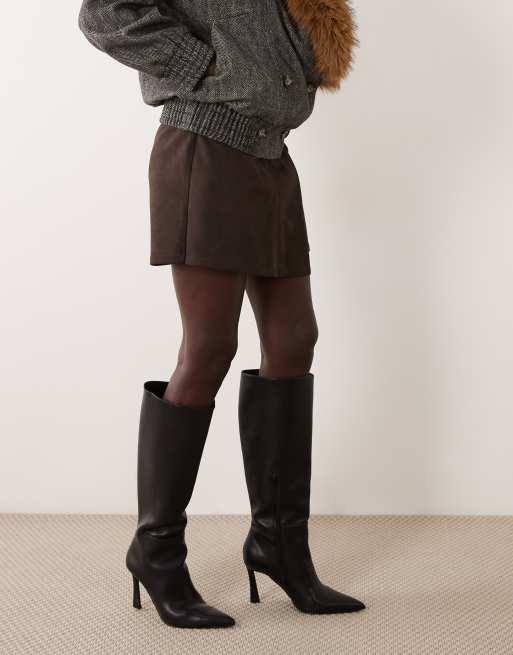 Vero Moda Tall skort med omlott framtill i mockaimitation i chokladbrun, 5 av 5