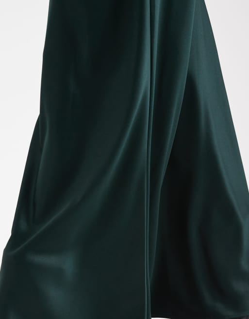 Vero Moda Tall – Smaragdgrön, diagonalskuren midikjol i satin, 5 av 5