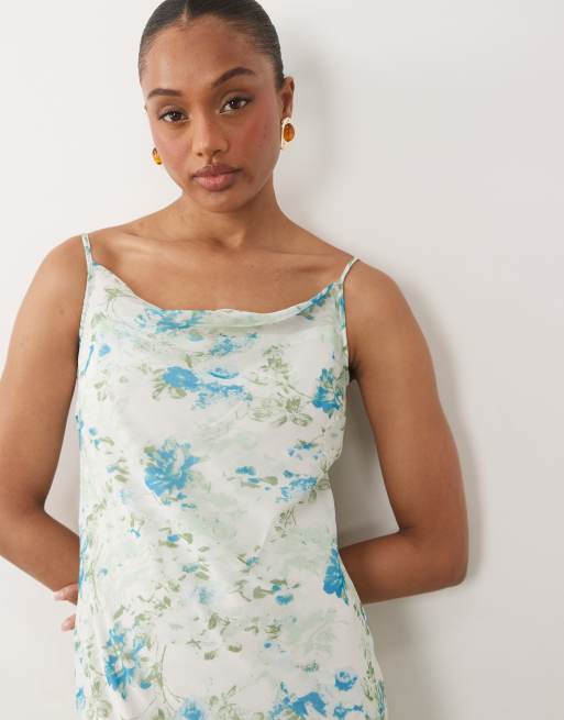 Vero Moda Tall – Smilla – Blå, blommig midiklänning i chiffong med draperad ringning och smala axelband, 4 av 4
