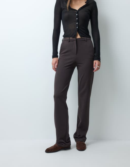 Vero Moda Tall straight leg jersey trousers with belt loops in chocolate brown, 2 of 5