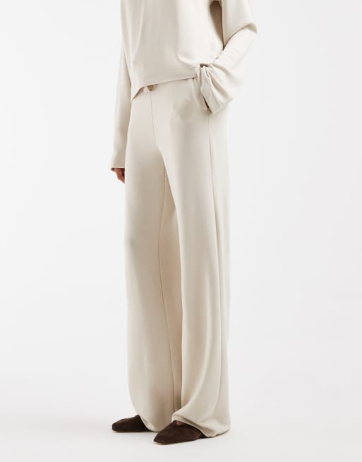 Vero Moda Tall supermjuk set med knytmidja och vida ben i cream, 2 av 5