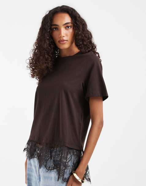 Vero Moda Tall T-Shirt mit asymmetrischem Spitzendetail in Schokobraun - view 1