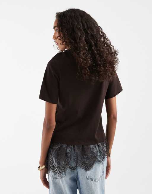 Vero Moda Tall T-Shirt mit asymmetrischem Spitzendetail in Schokobraun, 4 von 4