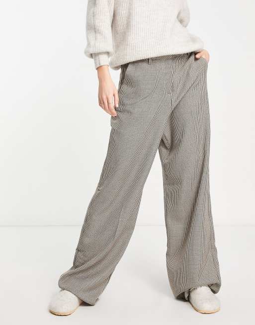 Vero Moda Petite VMGOLDNEEDLE CHECK SOLID TROUSE - Trousers